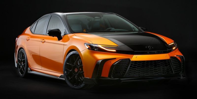 Toyota оновила Camry та Corolla Cross спеціально для тюнінг-шоу в Лас-Вегасі Toyota оновила Camry та Corolla Cross спеціально для тюнінг-шоу в Лас-Вегасі